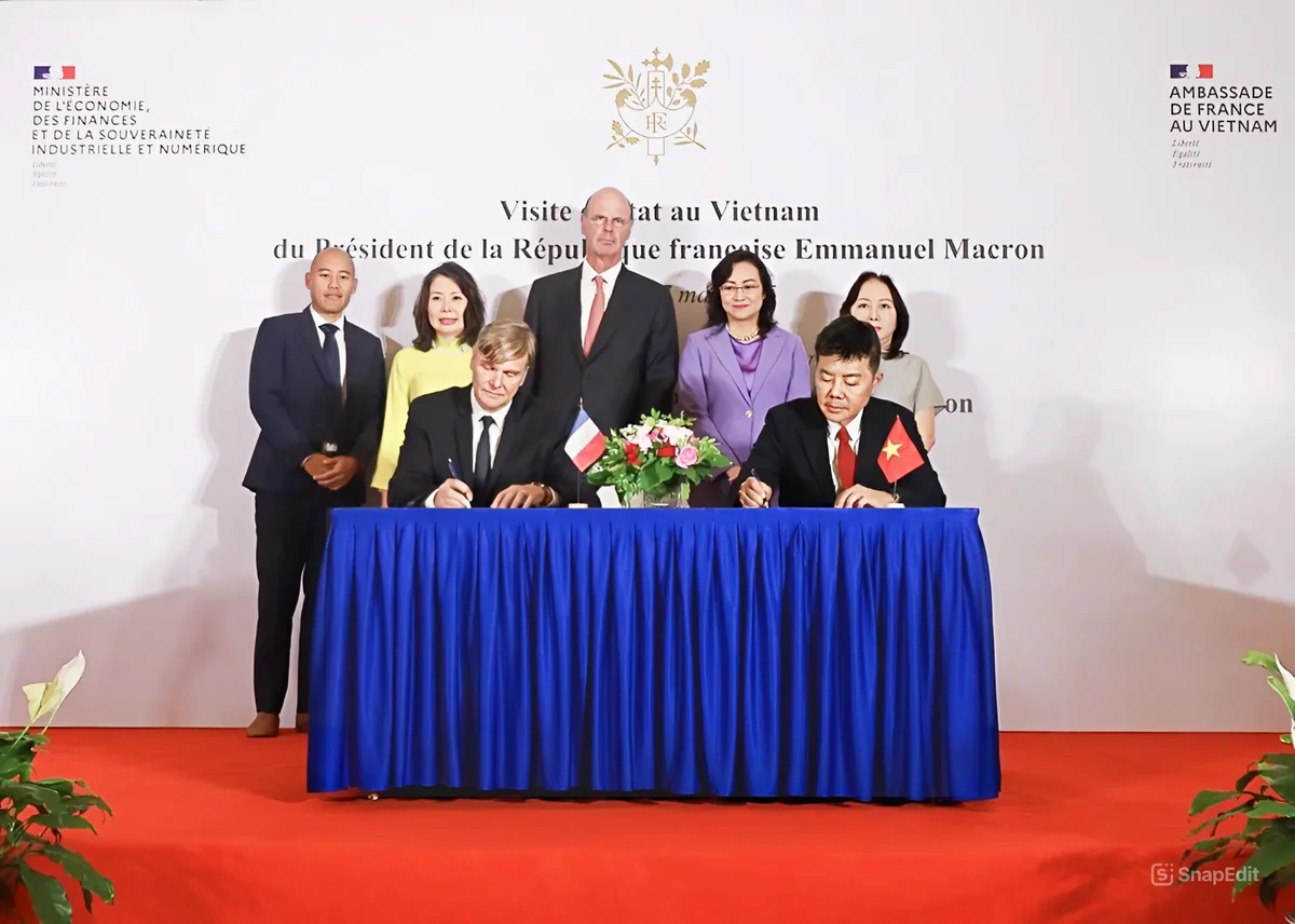 Lễ ký kết thỏa thuận chuyển giao công nghệ giữa Ampharco U.S.A và Servier tại Đại Sứ Quán Pháp